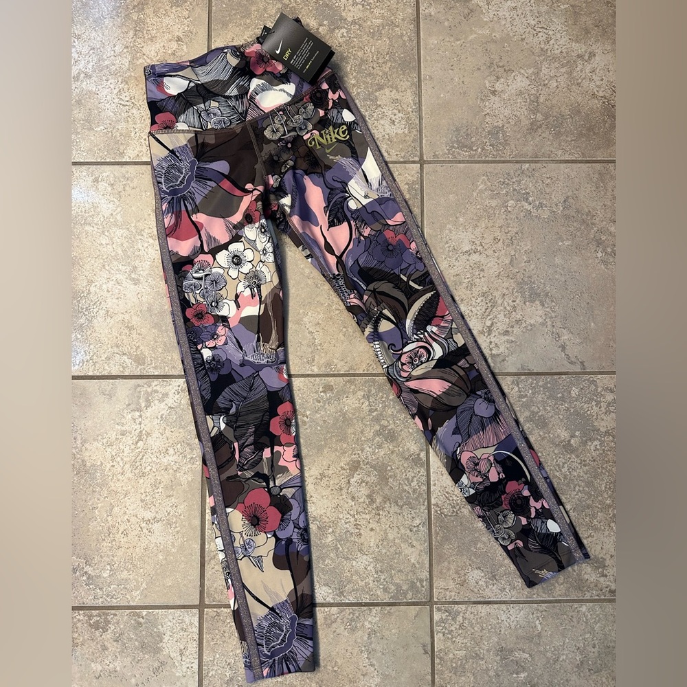 Women’s Nike XXS BOLD Floral Epic Fast Mid Rise Tight Fit 7/8 length